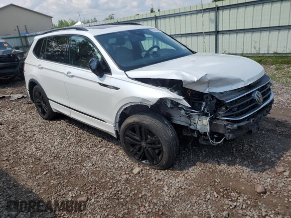 2022 Volkswagen Tiguan SE R-Line Black with VIN 3VV8B7AX8NM086889, listed as a Copart auction lot 63555865 with 32,919 mi miles and Salvage title. Bid and sale history available at DreamBid. Image 4.