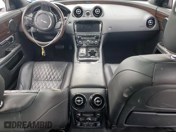2018 Jaguar XJ Portfolio with VIN SAJWJ2GD1J8W13812, listed as a Copart auction lot 76260534 with Not Provided miles and Salvage Title. Bid and sale history available at DreamBid. Image 8.