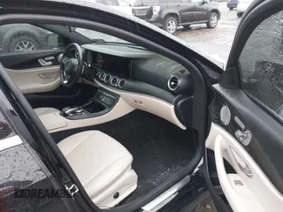 2018 Mercedes-Benz E with VIN WDDZF4KB5JA352116, listed as a IAAI auction lot 41863109 with 71,039 mi miles. Bid and sale history available at carsss.com. Image 5.
