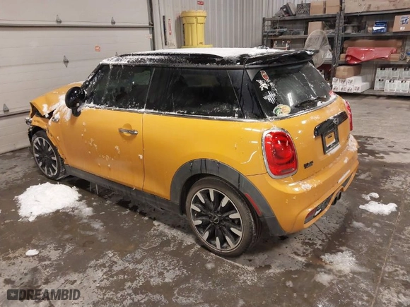 2016 MINI Cooper Hardtop S with VIN WMWXP7C51G2C61145, listed as a IAAI auction lot 40966675 with 70,077 mi miles. Bid and sale history available at carsss.com. Image 3.