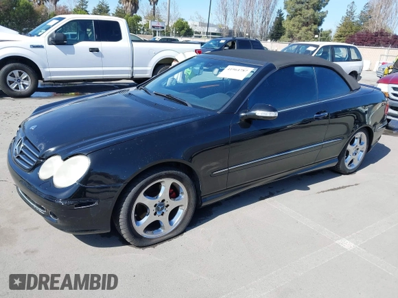2004 Mercedes-Benz CLK 500 z VIN WDBTK75G14T013879, wystawiony jako IAAI lot #41964787 z przebiegiem 114 444 mil mil oraz . Historia ofert i sprzedaży dostępna na DreamBid. Obrazek 2.
