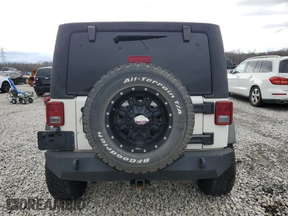 2010 Jeep Wrangler Unlimited Rubicon z VIN 1J4HA6H13AL202972, wystawiony jako Copart lot #46494505 z przebiegiem Nie podano mil oraz Szkoda całkowita • Salvage title. Historia ofert i sprzedaży dostępna na DreamBid. Obrazek 6.