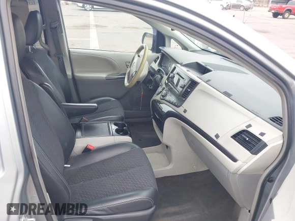 2013 Toyota Sienna SE с VIN 5TDXK3DC4DS366898, выставлен на аукционе IAAI как лот 41939257 с пробегом 157 292 миль миль и . История ставок и продаж доступна на DreamBid. Изображение 5.