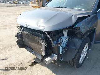 2019 Jeep Compass Latitude with VIN 3C4NJDBB2KT787029, listed as a IAAI auction lot 41704303 with 45,492 mi miles. Bid and sale history available at carsss.com. Image 6.