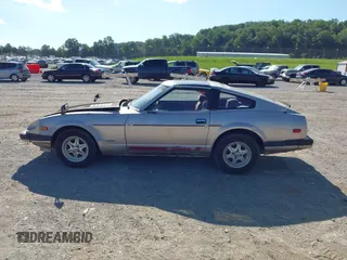 1983 Datsun 280ZX z VIN JN1HZ04S9DX573578, wystawiony jako IAAI lot #42516151 z przebiegiem 135 572 mil mil oraz . Historia ofert i sprzedaży dostępna na DreamBid. Obrazek 14.