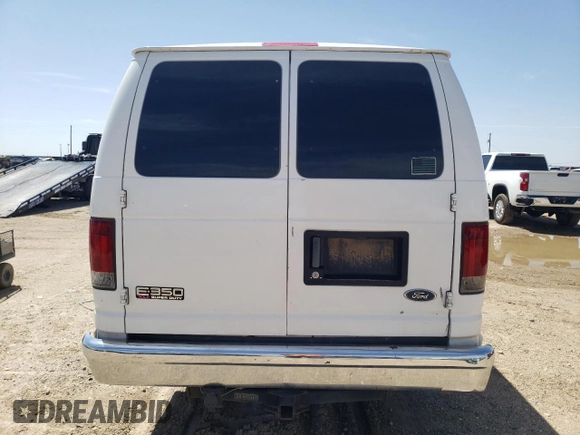 2005 Ford Econoline Passenger XL z VIN 1FBSS31L85HB18484, wystawiony jako Copart lot #54006495 z przebiegiem 109 177 mil mil oraz Szkoda całkowita • Salvage title. Historia ofert i sprzedaży dostępna na DreamBid. Obrazek 6.
