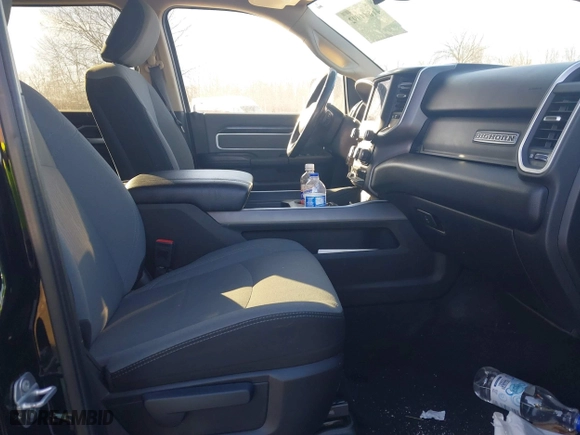 2019 Ram 2500 Big Horn with VIN 3C6UR5DJ2KG696924, listed as a IAAI auction lot 41644092 with 120,705 mi miles. Bid and sale history available at carsss.com. Image 5.