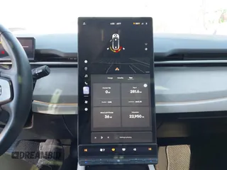 2023 Fisker Ocean Extreme z VIN VCF1EBU21PG007800, wystawiony jako IAAI lot #41640488 z przebiegiem 22 975 mil mil oraz . Historia ofert i sprzedaży dostępna na DreamBid. Obrazek 18.