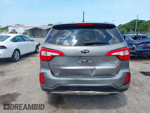 2014 Kia Sorento SX z VIN 5XYKWDA75EG461948, wystawiony jako IAAI lot #42180084 z przebiegiem 123 917 mil mil oraz . Historia ofert i sprzedaży dostępna na DreamBid. Obrazek 17.