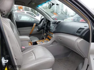 2008 Toyota Highlander Hybrid with VIN JTEEW41AX82023610, listed as a IAAI auction lot 41905788 with 277,370 mi miles. Bid and sale history available at carsss.com. Image 5.