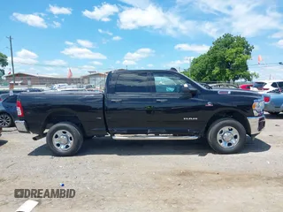 2019 Ram 2500 Tradesman with VIN 3C6UR5CL7KG552062, listed as a IAAI auction lot 42253889 with 56,067 mi miles and . Bid and sale history available at DreamBid. Image 13.
