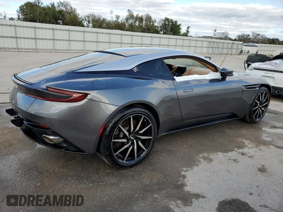 2017 Aston Martin DB11 z VIN SCFRMFAV2HGL00765, wystawiony jako Copart lot #79288034 z przebiegiem Nie podano mil oraz Nie do naprawy. Historia ofert i sprzedaży dostępna na DreamBid. Obrazek 3.