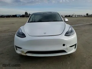 2024 Tesla Model Y with VIN 7SAYGDED7RF026100, listed as a Copart auction lot 85323024 with 5,552 mi miles and Salvage Title. Bid and sale history available at carsss.com. Image 12.