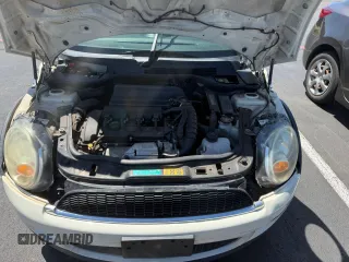 2010 MINI Clubman S z VIN WMWMM3C51ATP94180, wystawiony jako Copart lot #58029585 z przebiegiem 117 560 mil mil oraz Tytuł czysty. Historia ofert i sprzedaży dostępna na DreamBid. Obrazek 7.