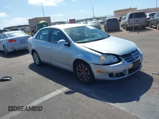 2010 Volkswagen Jetta Limited Edition с VIN 3VWAZ7AJ7AM076403, выставлен на аукционе IAAI как лот 41778768 с пробегом 108 105 миль миль и . История ставок и продаж доступна на DreamBid. Изображение 1.