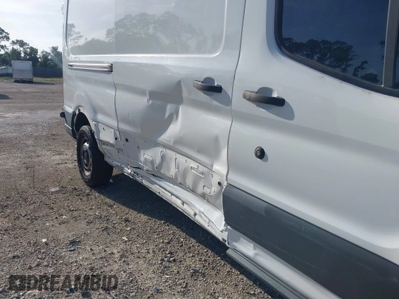 2018 Ford Transit z VIN 1FTYR2CM0JKB10510, wystawiony jako IAAI lot #42403132 z przebiegiem 97 056 mil mil oraz . Historia ofert i sprzedaży dostępna na DreamBid. Obrazek 6.