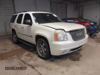 2009 GMC Yukon SLT w/4SB with VIN 1GKFC33069R299683, listed as a IAAI auction lot 41453259 with 182,415 mi miles. Bid and sale history available at carsss.com. Image 1.