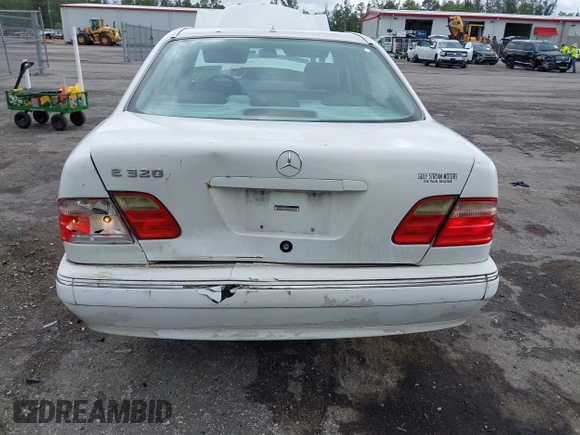 2000 Mercedes-Benz E-Class with VIN WDBJF65JXYB045761, listed as a IAAI auction lot 41952097 with 1 mi miles. Bid and sale history available at carsss.com. Image 6.