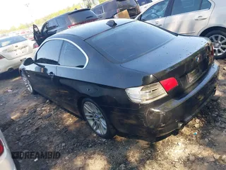 2007 BMW 3 Series 335i z VIN WBAWB73507P036614, wystawiony jako IAAI lot #42065259 z przebiegiem 193 368 mil mil oraz . Historia ofert i sprzedaży dostępna na DreamBid. Obrazek 3.