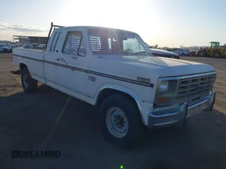 1985 Ford F-250 with VIN 1FTHX2516FKA70773, listed as a IAAI auction lot 41953313 with 986,298 mi miles. Bid and sale history available at carsss.com. Image 1.