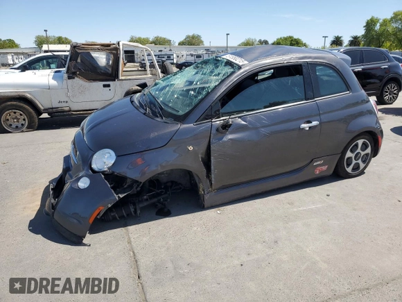 2015 FIAT 500e z VIN 3C3CFFGE4FT503658, wystawiony jako Copart lot #51550215 z przebiegiem 79 727 mil mil oraz Czysty tytuł • Clean title. Historia ofert i sprzedaży dostępna na DreamBid. Obrazek 1.