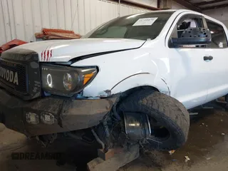 2013 Toyota Tundra z VIN 5TFDY5F10DX274318, wystawiony jako IAAI lot #41729475 z przebiegiem 253 873 mil mil oraz . Historia ofert i sprzedaży dostępna na DreamBid. Obrazek 6.