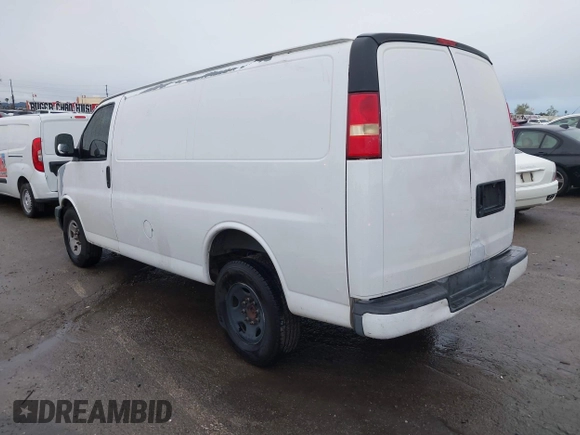 2007 Chevrolet Express Cargo Van with VIN 1GCGG25V271204099, listed as a IAAI auction lot 41786959 with 195,383 mi miles. Bid and sale history available at carsss.com. Image 3.
