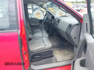2005 Ford F-150 XL z VIN 1FTRF12W65NA26903, wystawiony jako IAAI lot #42434640 z przebiegiem 56 840 mil mil oraz . Historia ofert i sprzedaży dostępna na DreamBid. Obrazek 5.