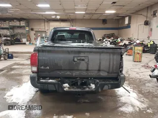 2022 Toyota Tacoma SR z VIN 3TYSX5EN1NT014066, wystawiony jako IAAI lot #41509622 z przebiegiem 32 638 mil mil oraz . Historia ofert i sprzedaży dostępna na DreamBid. Obrazek 15.