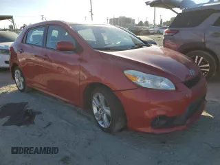 2013 Toyota Matrix S z VIN 2T1KE4EE4DC050708, wystawiony jako Copart lot #85368584 z przebiegiem 320 514 mil mil oraz Czysty tytuł • Clean title. Historia ofert i sprzedaży dostępna na DreamBid. Obrazek 4.