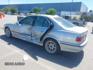 1997 BMW 5 Series 540i z VIN WBADE5326VBV91232, wystawiony jako IAAI lot #42235018 z przebiegiem 148 305 mil mil oraz . Historia ofert i sprzedaży dostępna na DreamBid. Obrazek 3.