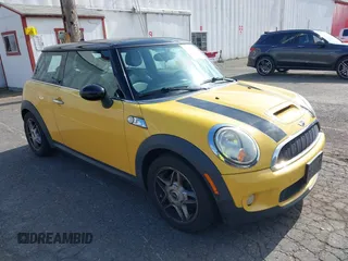 2009 MINI Hardtop S z VIN WMWMF73579TT97876, wystawiony jako IAAI lot #42500156 z przebiegiem 115 037 mil mil oraz . Historia ofert i sprzedaży dostępna na DreamBid. Obrazek 1.