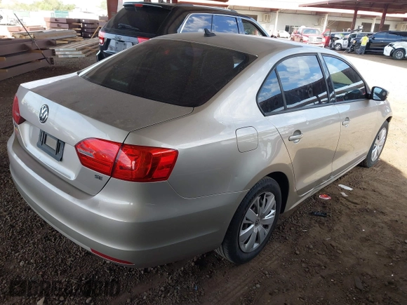 2014 Volkswagen Jetta SE with VIN 3VWD17AJ0EM309855, listed as a IAAI auction lot 42647609 with 111,603 mi miles and . Bid and sale history available at DreamBid. Image 4.