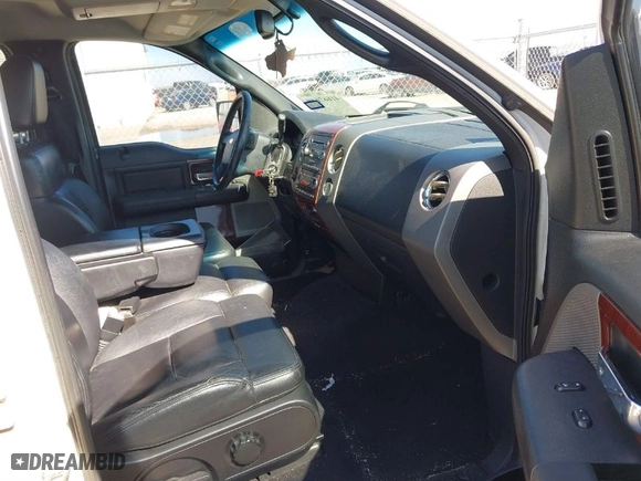 2008 Ford F-150 XLT with VIN 1FTPW12V88FB20102, listed as a IAAI auction lot 41667640 with 200,249 mi miles. Bid and sale history available at carsss.com. Image 5.