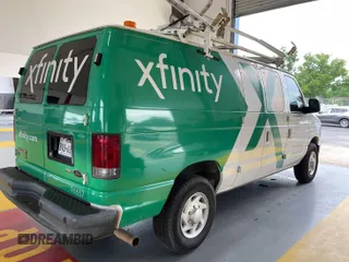 2013 Ford Econoline Cargo Commercial z VIN 1FTNE2EL6DDA49787, wystawiony jako IAAI lot #42621047 z przebiegiem 104 608 mil mil oraz . Historia ofert i sprzedaży dostępna na DreamBid. Obrazek 1.
