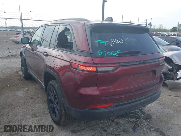 2025 Jeep Grand Cherokee Laredo z VIN 1C4RJHAG5S8657198, wystawiony jako IAAI lot #42146067 z przebiegiem 5186 mil mil oraz . Historia ofert i sprzedaży dostępna na DreamBid. Obrazek 3.