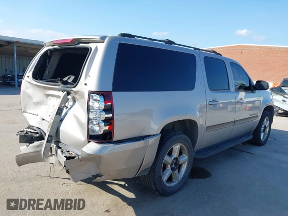 2007 Chevrolet Suburban LTZ z VIN 3GNFC16J57G103628, wystawiony jako IAAI lot #42373026 z przebiegiem 293 570 mil mil oraz . Historia ofert i sprzedaży dostępna na DreamBid. Obrazek 4.