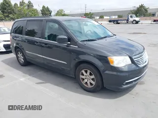 2011 Chrysler Town & Country Touring z VIN 2A4RR5DG5BR703274, wystawiony jako IAAI lot #42372868 z przebiegiem 157 029 mil mil oraz . Historia ofert i sprzedaży dostępna na DreamBid. Obrazek 1.