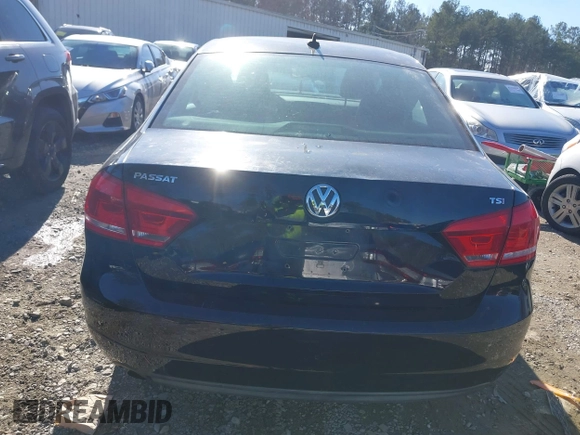 2014 Volkswagen Passat Wolfsburg Edition z VIN 1VWAT7A37EC101438, wystawiony jako IAAI lot #41333508 z przebiegiem 136 939 mil mil oraz . Historia ofert i sprzedaży dostępna na DreamBid. Obrazek 16.