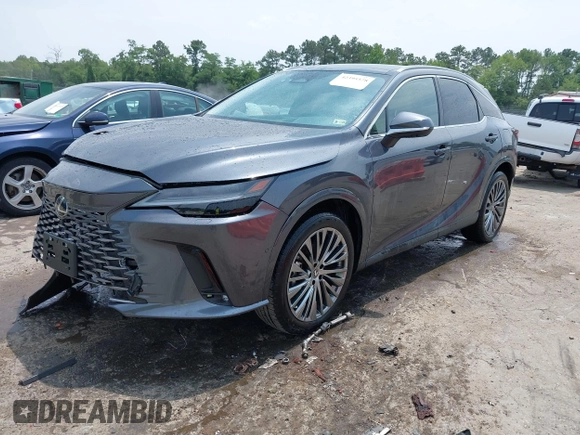 2024 Lexus RX 450h+ Luxury z VIN JTJCJMGA3R2017955, wystawiony jako IAAI lot #42395578 z przebiegiem 6 297 mil mil oraz . Historia ofert i sprzedaży dostępna na DreamBid. Obrazek 17.