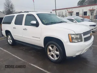 2007 Chevrolet Suburban LTZ with VIN 3GNFK16377G200561, listed as a IAAI auction lot 41785947 with 171,785 mi miles. Bid and sale history available at carsss.com. Image 1.