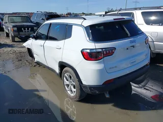 2024 Jeep Compass Latitude with VIN 3C4NJDBN2RT112575, listed as a IAAI auction lot 41730950 with 22,357 mi miles. Bid and sale history available at carsss.com. Image 3.