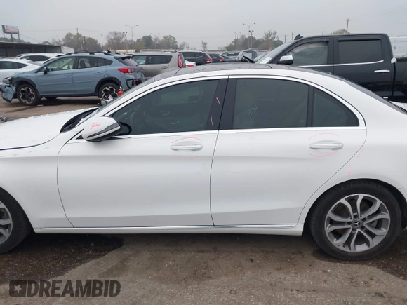 2018 Mercedes-Benz C 300 z VIN WDDWF4JB3JR389395, wystawiony jako IAAI lot #41190433 z przebiegiem 69 751 mil mil oraz . Historia ofert i sprzedaży dostępna na DreamBid. Obrazek 14.