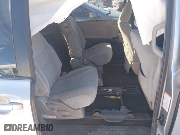 2016 Toyota Sienna LE AAS with VIN 5TDKK3DC6GS711315, listed as a IAAI auction lot 41596447 with 175,413 mi miles. Bid and sale history available at carsss.com. Image 8.