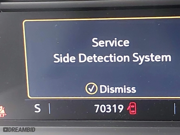 2020 Cadillac XT6 FWD Premium Luxury with VIN 1GYKPCRSXLZ105231, listed as a IAAI auction lot 41735556 with 70,319 mi miles. Bid and sale history available at carsss.com. Image 16.