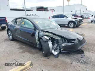 2025 Tesla Model 3 Long Range z VIN 5YJ3E1EA7SF940886, wystawiony jako IAAI lot #42050796 z przebiegiem Nie podano mil oraz . Historia ofert i sprzedaży dostępna na DreamBid. Obrazek 1.