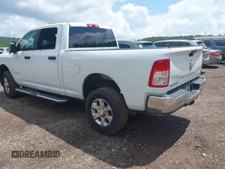 2024 Ram 2500 Big Horn z VIN 3C6UR5DJ4RG354840, wystawiony jako IAAI lot #42509658 z przebiegiem Nie podano mil oraz . Historia ofert i sprzedaży dostępna na DreamBid. Obrazek 3.