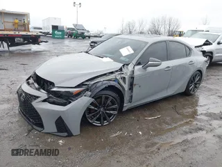 2024 Lexus IS 350 F Sport z VIN JTHBZ1E22R5035541, wystawiony jako IAAI lot #41060031 z przebiegiem 8 390 mil mil oraz . Historia ofert i sprzedaży dostępna na DreamBid. Obrazek 2.