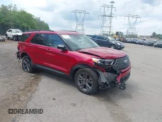 2022 Ford Explorer XLT z VIN 1FMSK8DH4NGC35593, wystawiony jako IAAI lot #42167354 z przebiegiem 29 747 mil mil oraz . Historia ofert i sprzedaży dostępna na DreamBid. Obrazek 1.