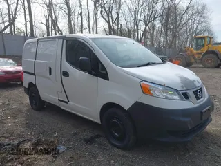 2015 Nissan NV200 SV z VIN 3N6CM0KN8FK694719, wystawiony jako IAAI lot #41975412 z przebiegiem 120 685 mil mil oraz . Historia ofert i sprzedaży dostępna na DreamBid. Obrazek 1.